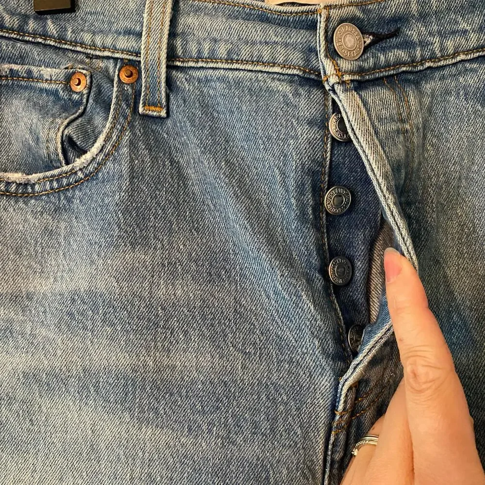 Levi's Premium Wedgie High Rise Straight Leg Jeans Button Fly Medium Wash 32